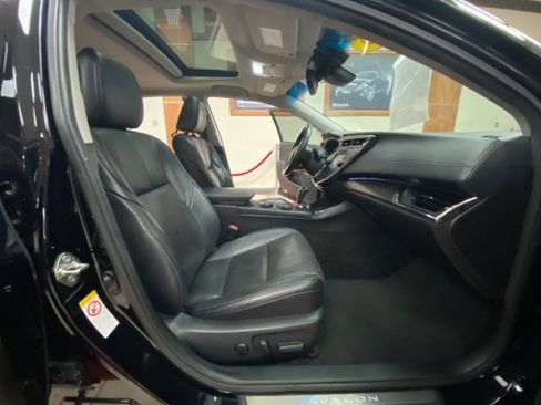 Used 2016 Toyota Avalon Limited image 17