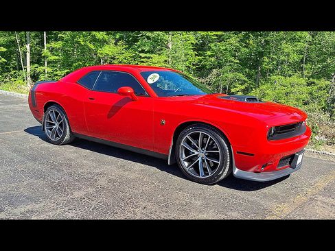 Used 2016 Dodge Challenger R/T Scat Pack RWD image 2