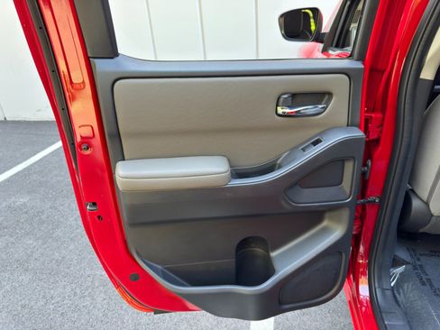 Used 2022 Nissan Frontier SV image 31