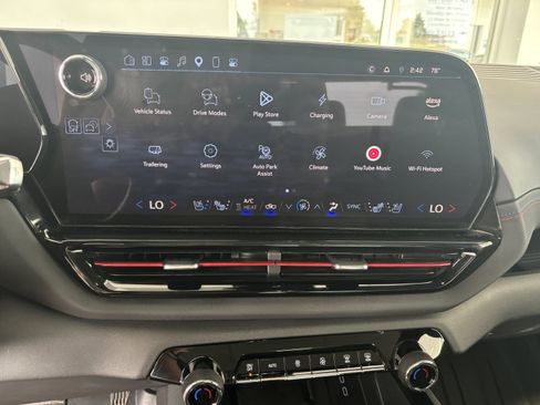 Used 2025 Chevrolet Silverado EV RST AWD/4WD image 15