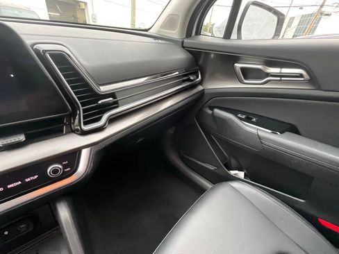 Used 2025 Kia Sportage EX image 19