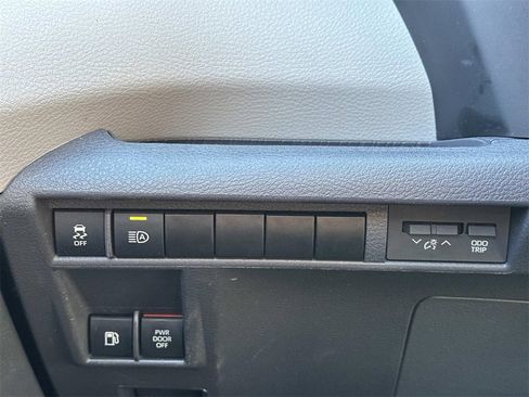 Used 2024 Toyota Sienna XLE image 27