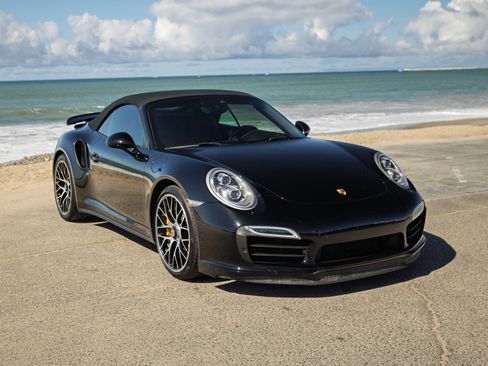 Used 2015 Porsche 911 Turbo S image 11