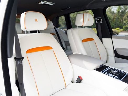 Used 2023 Rolls-Royce Cullinan w/ Cullinan Package image 28