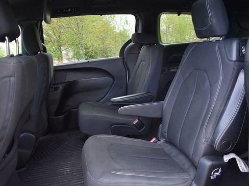Used 2019 Chrysler Pacifica Touring Plus w/ S Appearance Package FWD image 22