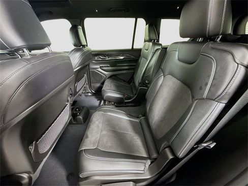 Used 2023 Jeep Grand Cherokee L Laredo image 24