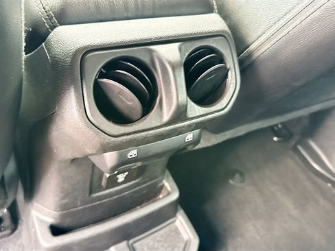 Used 2022 Jeep Wrangler Unlimited Sahara AWD/4WD image 28