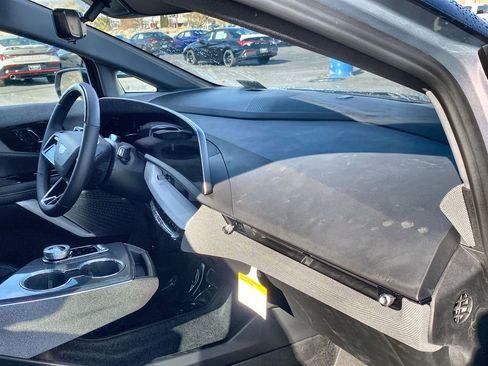 New 2026 Cadillac Optiq Luxury 1 image 40