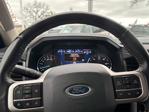 Used 2022 Ford Expedition XLT image 11