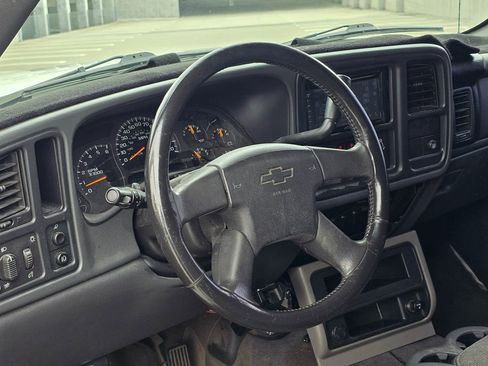 Used 2004 Chevrolet Avalanche Z66 w/ Preferred Equipment Group image 11