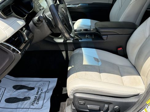Used 2016 Toyota Avalon Limited w/ Toyota Safety Sense Package FWD image 18