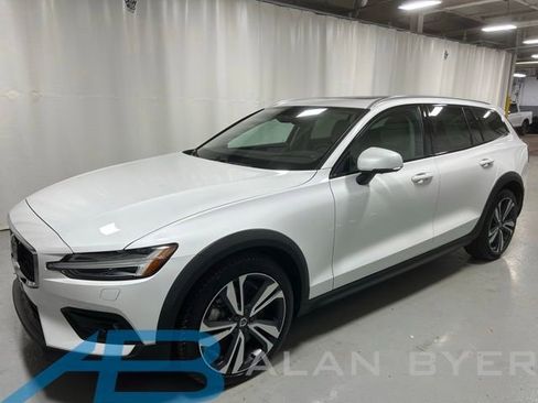Used 2025 Volvo V60 B5 Cross Country Plus w/ Protection Package Premier AWD/4WD image 1