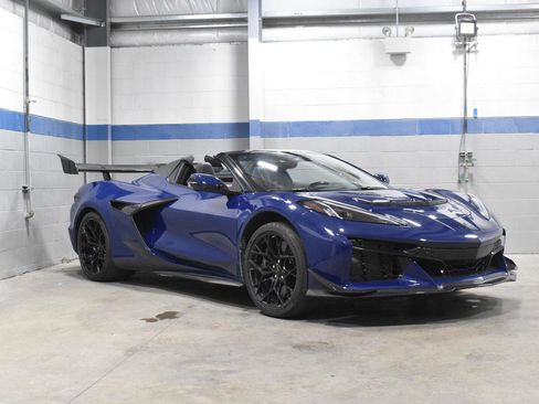 Used 2025 Chevrolet Corvette ZR1 w/ ZR1 Carbon Fiber Aero Package RWD image 29