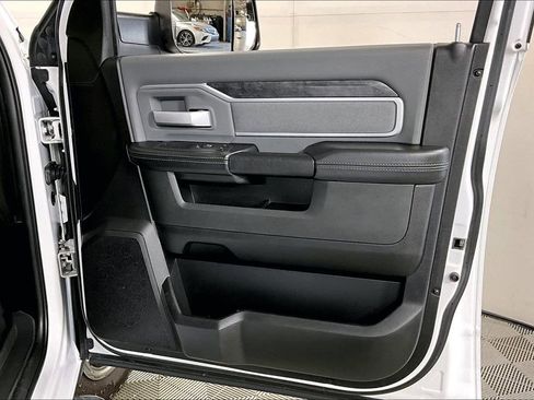 Used 2020 RAM 3500 Big Horn image 24