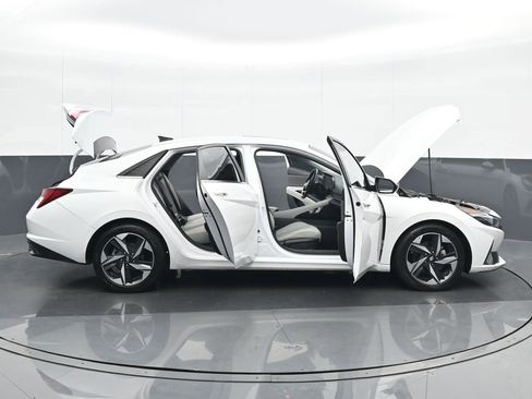 Used 2022 Hyundai Elantra Limited image 26