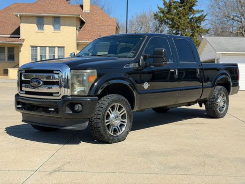 Used 2016 Ford F250 Platinum w/ FX4 Off-Road Package image 4