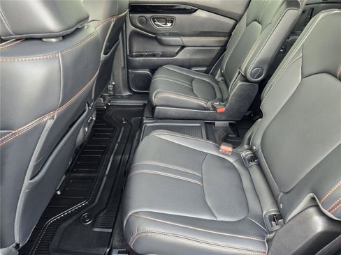 Used 2025 Honda Pilot TrailSport image 28
