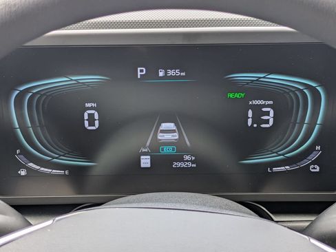 Used 2025 Kia Niro LX FWD image 16