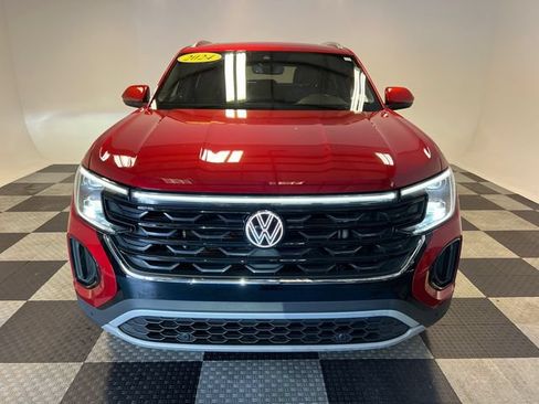 Used 2024 Volkswagen Atlas Cross Sport SE FWD image 2