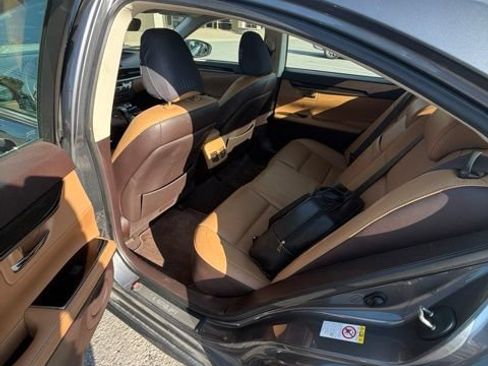 Used 2018 Lexus ES 350 w/ Navigation System Package FWD image 4