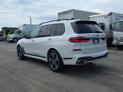 Used 2023 BMW X7 xDrive40i w/ M Sport Package AWD/4WD image 5