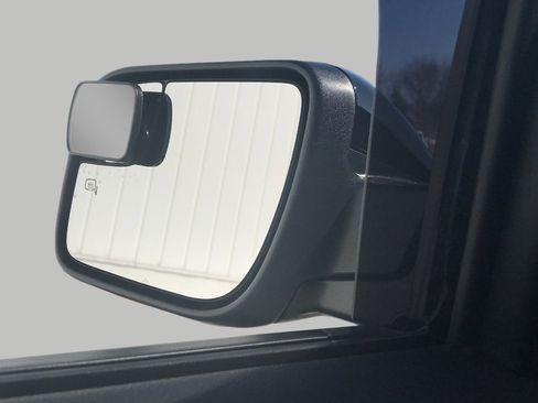 Used 2018 Ford Explorer XLT w/ Equipment Group 202A image 34