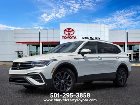 Used 2023 Volkswagen Tiguan SE w/ Panoramic Sunroof Package FWD image 25