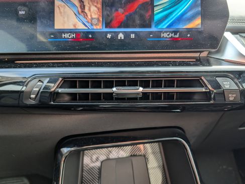 Certified 2025 BMW X1 xDrive28i w/ Technology Package image 27