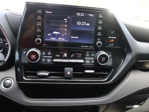 Used 2021 Toyota Highlander XSE FWD image 24