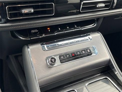 Certified 2025 Lincoln Aviator AWD image 34