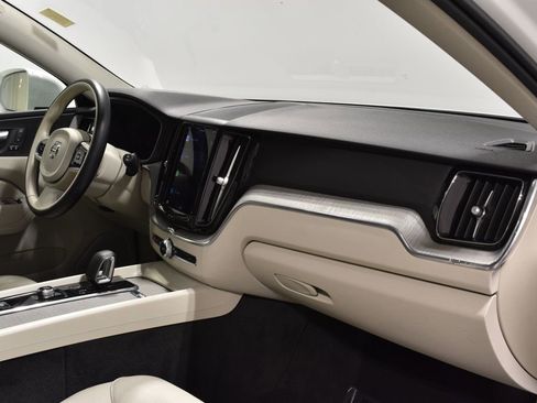 Used 2023 Volvo XC60 B5 Plus image 31