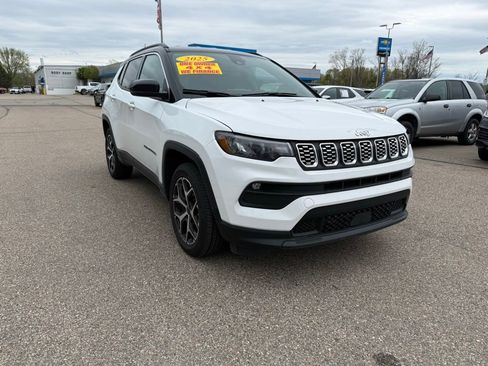 Used 2025 Jeep Compass Limited AWD/4WD image 7