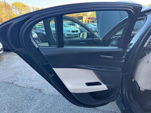 Used 2017 Jaguar XE Premium image 19
