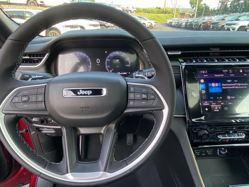 New 2025 Jeep Grand Cherokee L Altitude image 5