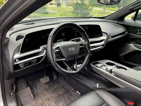 Used 2024 Cadillac Lyriq Luxury w/ LPO, Floor Liner Package AWD/4WD image 5