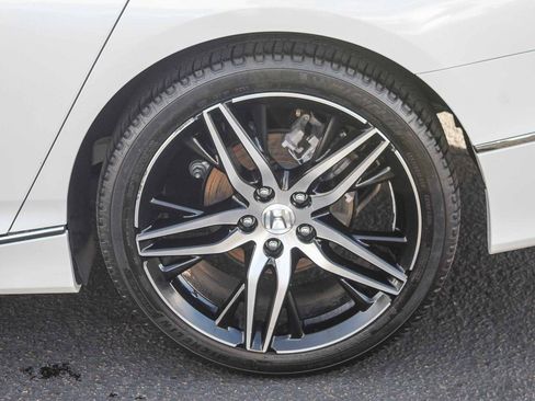 Used 2022 Honda Accord Touring image 7