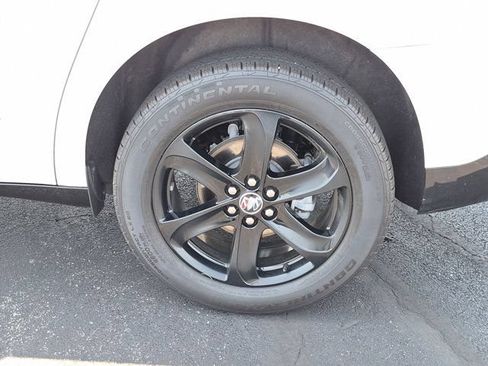 Used 2023 Buick Enclave Essence w/ Experience Buick Package FWD image 8