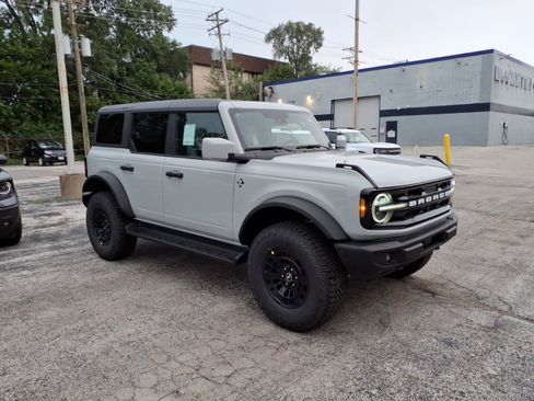 New 2026 Ford Bronco Outer Banks w/ Sasquatch Package AWD/4WD image 1