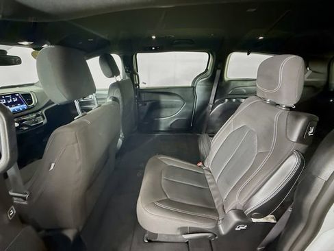 Used 2021 Chrysler Pacifica Touring w/ S Appearance Package image 22