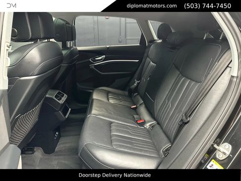 Used 2021 Audi e-tron Prestige image 24