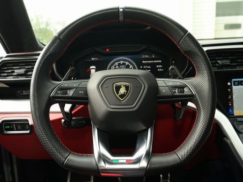 Used 2019 Lamborghini Urus image 12