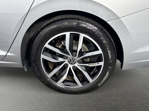 Used 2025 Volkswagen Jetta SE image 31