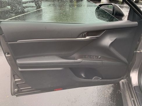 Used 2024 Toyota Camry SE image 8