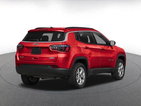 Used 2025 Jeep Compass Limited AWD/4WD image 2