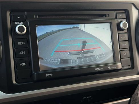 Used 2018 Toyota Tacoma SR5 AWD/4WD image 19