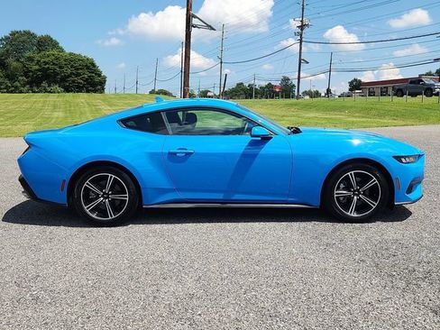 Used 2025 Ford Mustang Coupe RWD image 7
