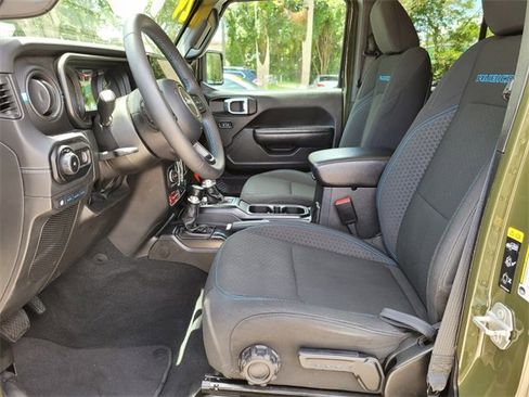 Used 2024 Jeep Wrangler Unlimited Rubicon 4xe image 11