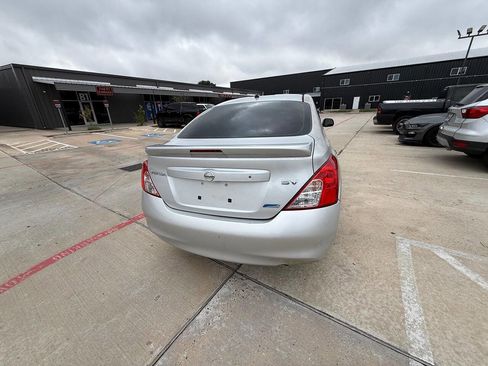 Used 2014 Nissan Versa SV image 12