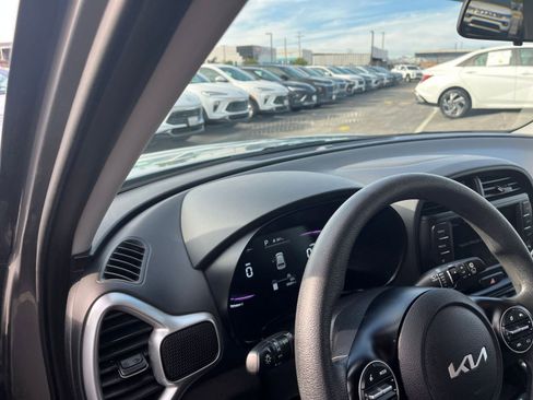 Used 2025 Kia Soul LX w/ LX Technology Package image 34