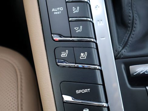 Used 2021 Porsche Macan AWD/4WD image 25